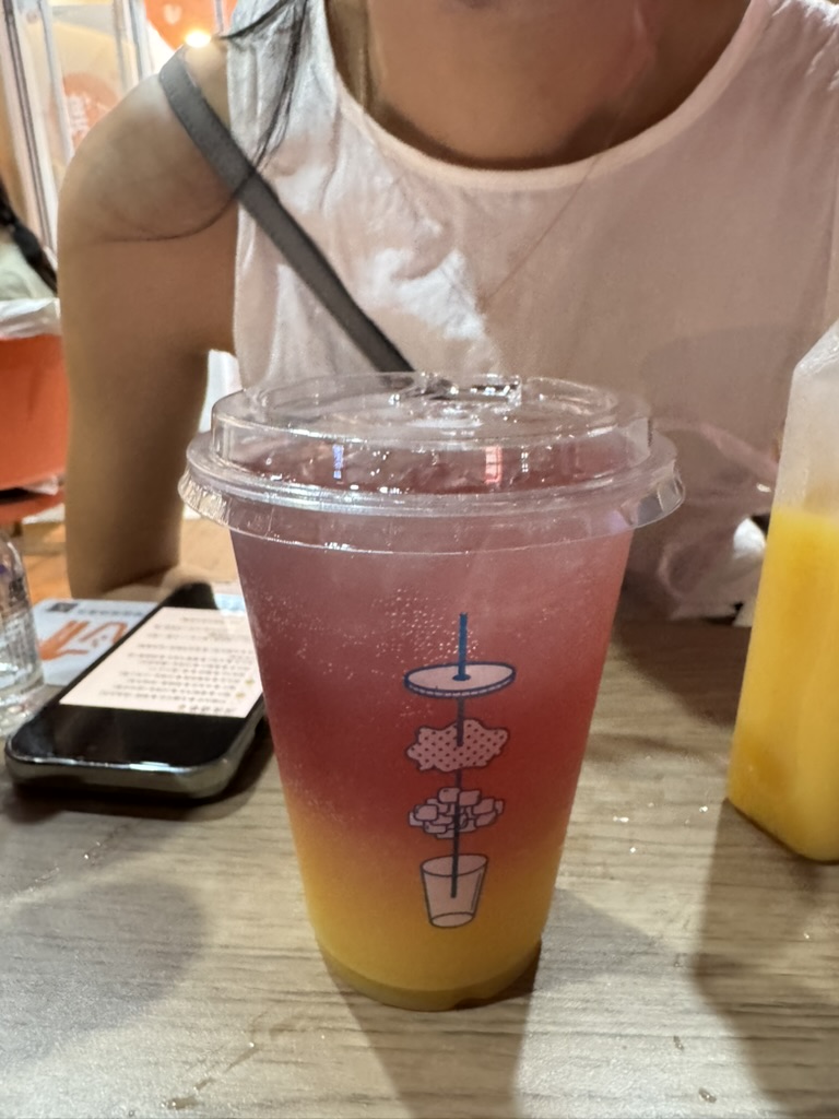来一杯葡萄兑橙汁再兑小鸟伏特加