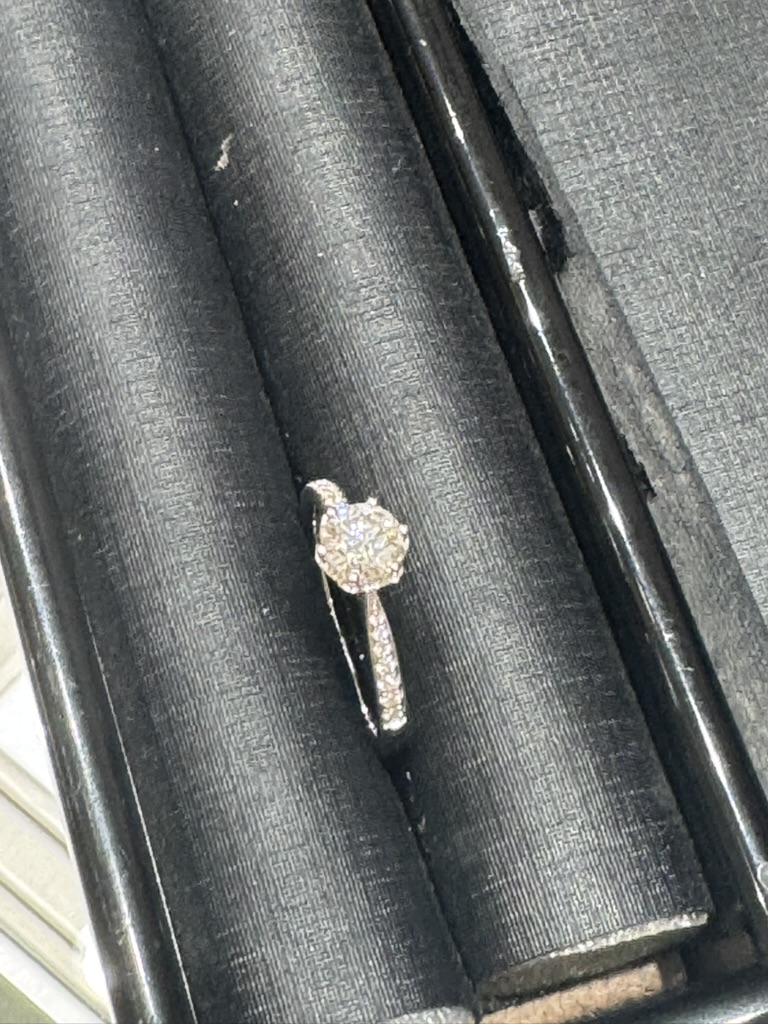 最终选择的钻戒