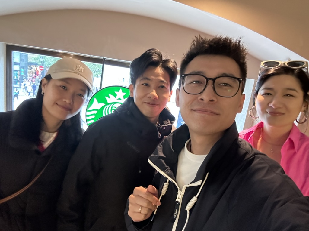 老友会面